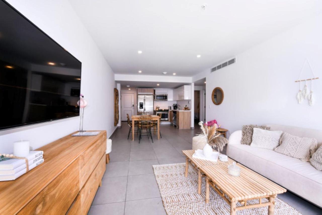 Stylish Luxury Condo, Central Location, Ocean View, Pool, Gym Ораньестад Экстерьер фото