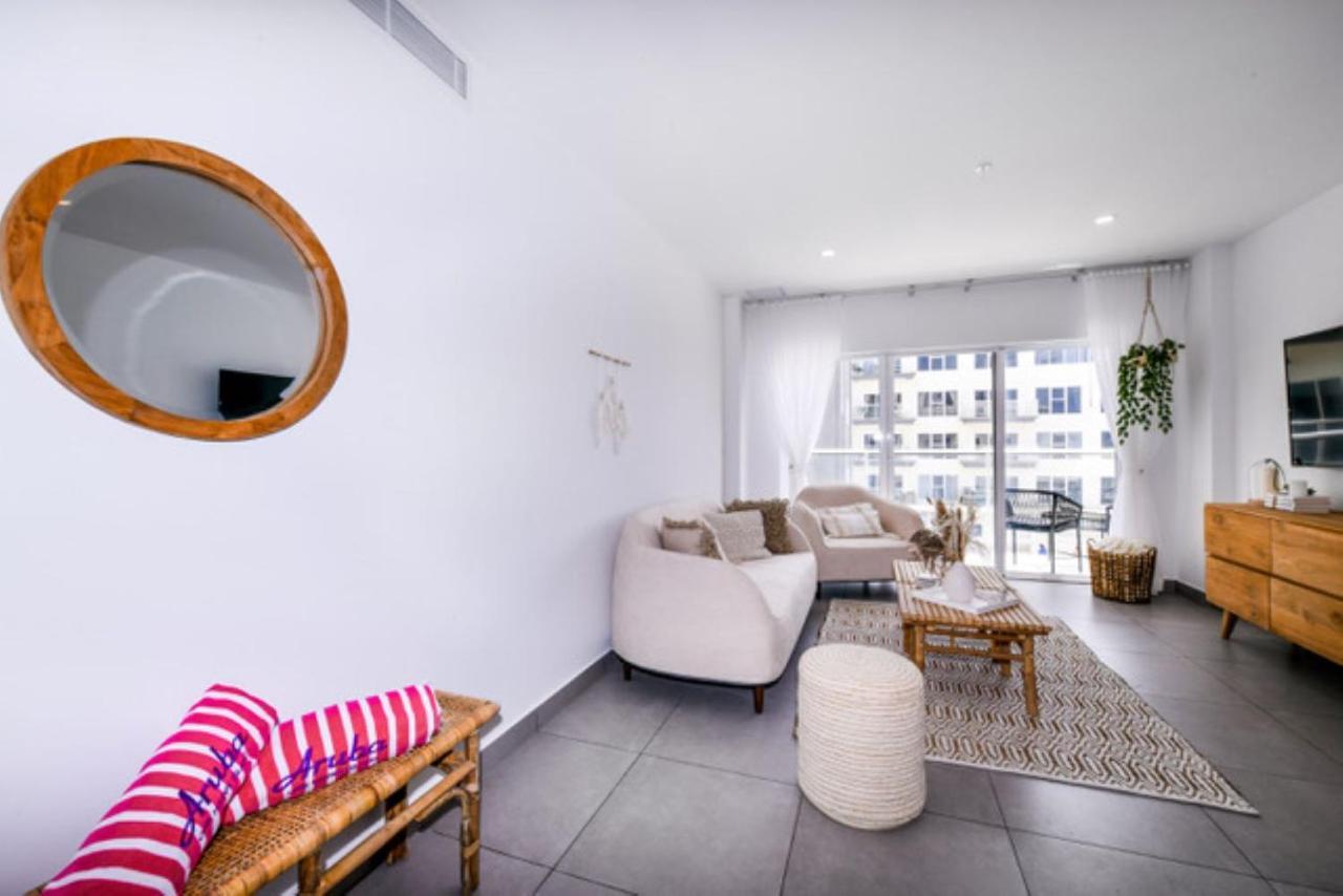 Stylish Luxury Condo, Central Location, Ocean View, Pool, Gym Ораньестад Экстерьер фото