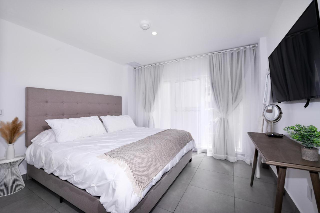 Stylish Luxury Condo, Central Location, Ocean View, Pool, Gym Ораньестад Экстерьер фото