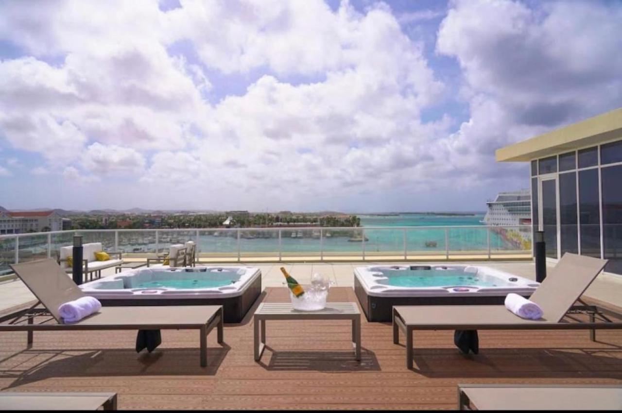 Stylish Luxury Condo, Central Location, Ocean View, Pool, Gym Ораньестад Экстерьер фото